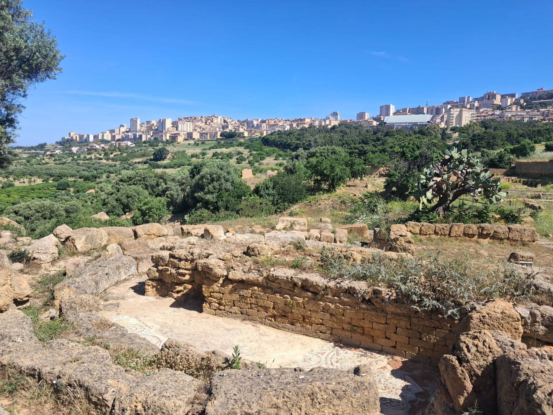 Il Quartiere Ellenistico-Romano e i Teatri