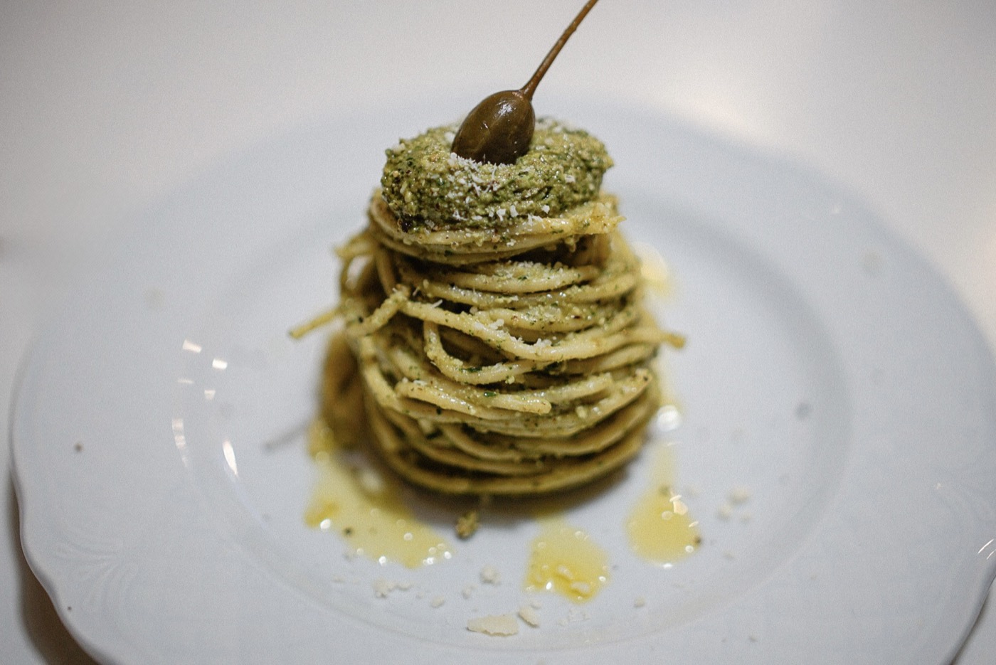 Spaghetti con pesto di capperi